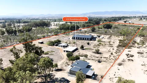 Vacant Landholding With 2 Dwellings and Warehouses On Auction: 410 Rondeberg, Cape Town 